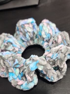 1 Candy Grey Scrunchie
